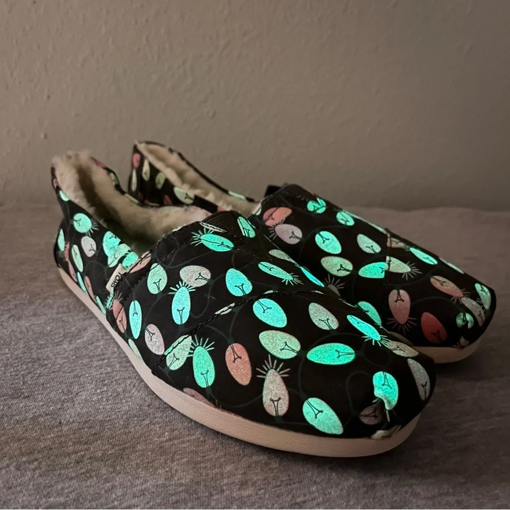 TOMS Glow-In-The-Dark Christmas Light Alpargatas Faux Fur Women’s Size 8